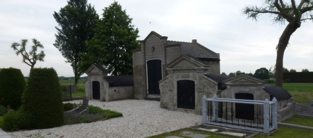 Algemene_Begraafplaats_Krimpen_aan_de_Lek._Grafkelder.jpg